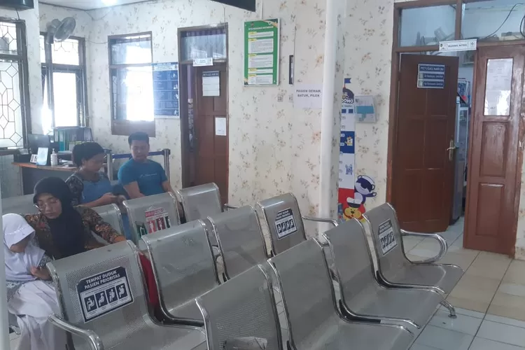 Suasana pelayanan di UPTD Puskesmas Mulyamekar Purwakarta (Herman)