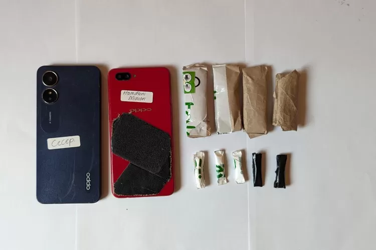 Sejumlah barang bukti narkoba yang diamankan Polres Purwakarta dari kurir (Herman)