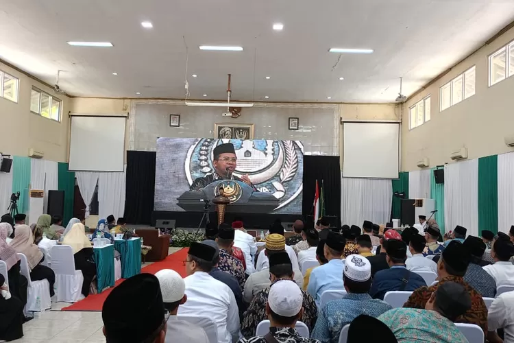 Sekretaris Utama Badan Amil Zakat Nasional (Baznas) RI, KH. Muchlis Hanafi saat memberi sambutan. (Adin)