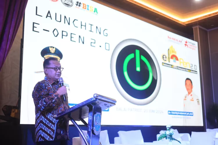 Pj Wali Kota Bekasi saat memberikan sambutan launching e-open 2.0 (Adin)