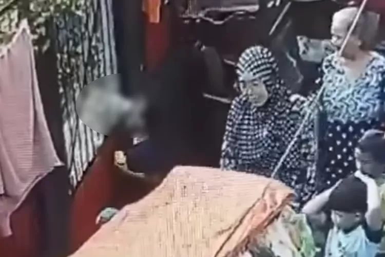 Kronologi Bocah 7 Tahun Digigt Anjing Peliharaan di Jakarta Selatan sampai Saraf Matanya Putus, Polisi: Bagian Mata Kena (Screenshot dari Instagram @frix.id)