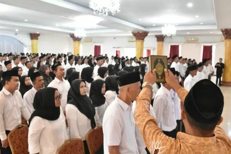 Sebanyak 391 Panitia Pendaftaran Pemutakhiran Data Pemilih (Pantarlih) Kecamatan Telukjambe Timur Karawang resmi dilanti (Samsudin)
