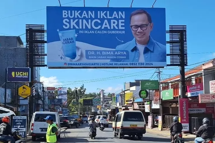 Billboard Bima Arya dengan tagline Jabar Cerah, dalam menghadapi Pilgub Jabar 2024. Terlihat di salah satu titik di kawasan Lembang, Bandung Barat. (dok pribadi)