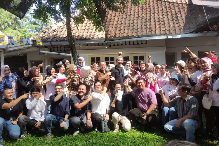 Foto bersama Dedie A Rachim bersama para pelaku usaha kuliner di Kota Bogor. 