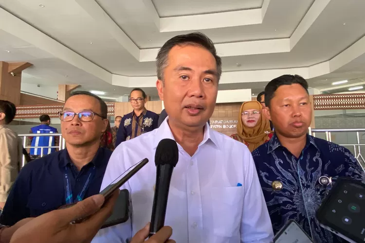 Pj Gubernur Jabar, Bey Machmudin memberikan keterangan terkait penanganan kasus judi online di wilayah Jawa Barat. 