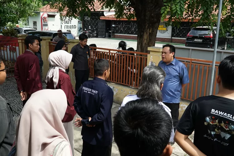 Bawaslu Karawang gelar apel siaga kawal hak pilih di Pilkada 2024 (Samsudin)