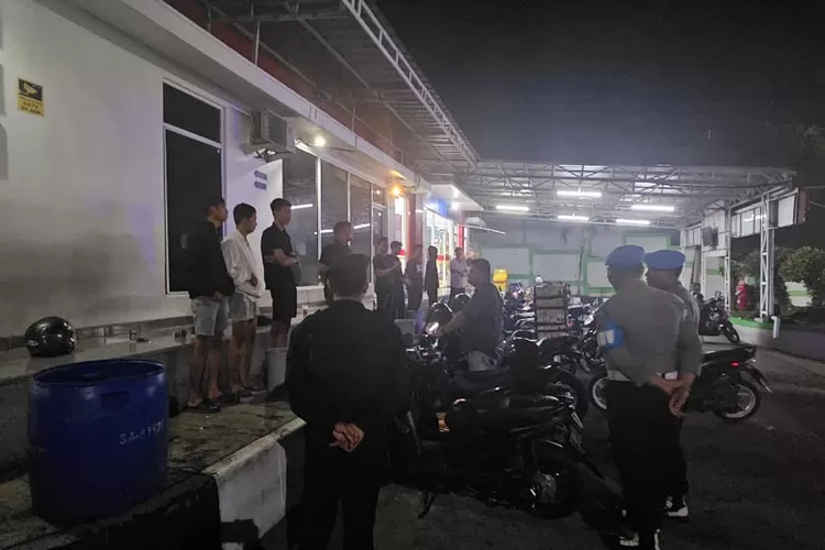 Polres Purwakarta terus lakukan berbagai upaya dalam menciptakan keamanan dan ketertiban ditengah masyarakat, salah satunya patroli malam (Herman)