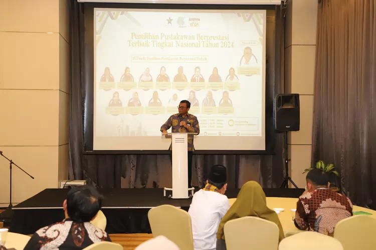 Psutakan berpeestasi dari berbagai daerah mendapatkan penghargaan dari Perpusnas. 