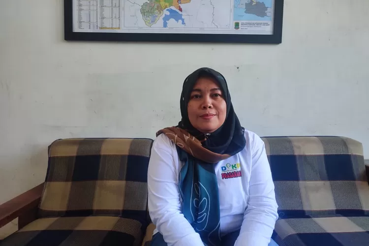 Tim Pembina Dinas Pertanian Kabupaten Karawang Resmiati menanggapi adanya keluhan warga soal pupuk subisidi dijual bebas. (Herman)