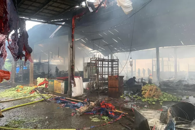 Kondisi kios pedagang di Pasar TU Kemang Bogor yang mengalami kebakaran. (Fadli/Metropolitan) 