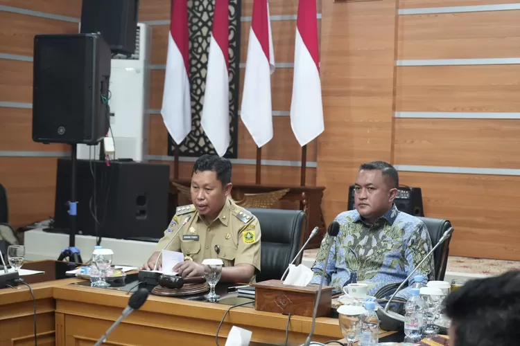 Rapat pembahasan DPRD Kabupaten Bogor dan Pemkab Bogor terkait kelanjutan penataan kawasan Puncak Bogor. 