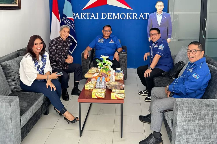 Bakal Calon Wali Kota Bogor, Dedie A Rachim bersama perwakilan Koalisi Bogor Maju melakukan sowan ke DPD Partai Demokrat Jabar. 