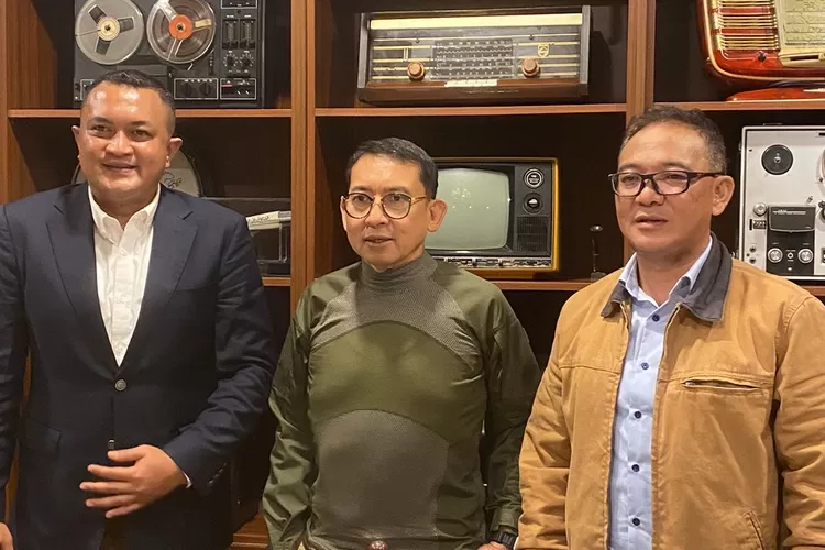 Ketua DPC Gerindra Kabupaten Bogor Iwan Setiawan dan Ketua DPRD Kabupaten Bogor Rudy Susmanto usai bertemu Fadli Zon di&nbsp;Rumah Kreatif Fadli Zon, Cimanggis, Depok,&nbsp;Sabtu, 6 Juli 2024 malam.