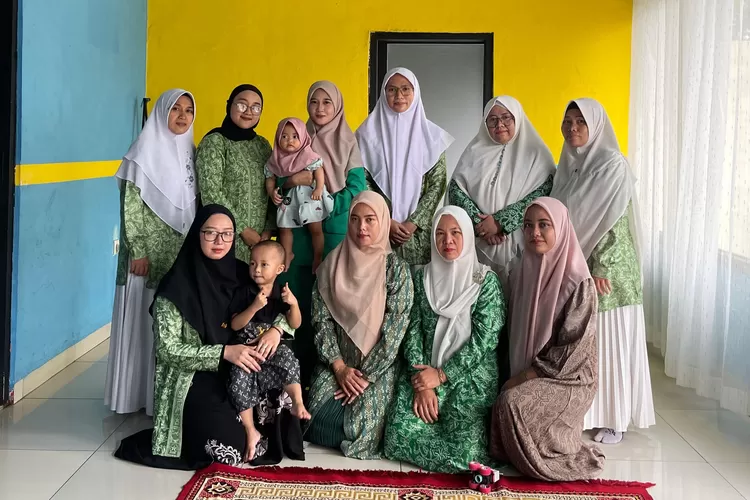 Foto bersama dalam kegiatan pertemuan rutin yang diselenggarakan PAC Fatayat NU Bogor Selatan. 