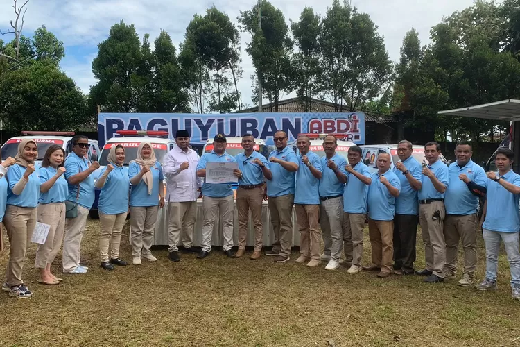Foto bersama Paguyuban Abdi Bogor yang mendeklarasikan dukungan kepada Jenal Mutaqin di Pilkada 2024 Kota Bogor. (Rifal/Metropolitan) 