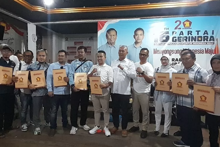 Bakal Calon Wali Kota Bogor, Sendi Fardiansyah mendaftarkan diri jadi kader Partai Gerindra. 