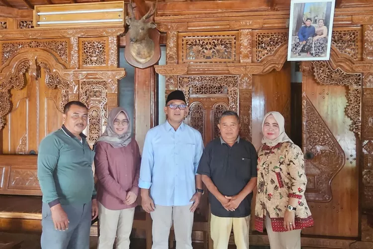 Ketua DPC Gerindra Kabupaten Bogor Iwan Setiawan saat silaturahmi ke Pendopo Abah Haji Sadiman di Ciampea, Kamis, 11 Juli 2024. (Ist)