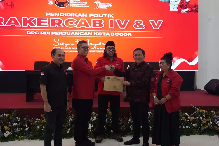 Bakal Calon Wali Kota Bogor, Dokter Rayendra menghadiri acara Rakercab DPC PDI Perjuangan Kota Bogor. 