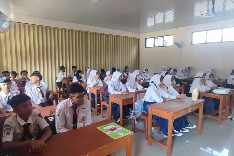 Suasana MPLS di SMAN 1 Cikampek (Herman)