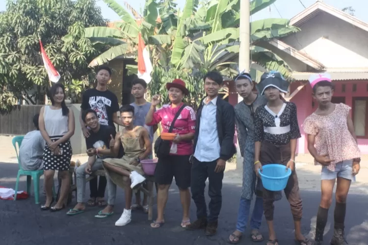 Warga Desa Cicinde Selatan, Karawang menggalang dana sambut HUT RI ke 79 (Samsudin)