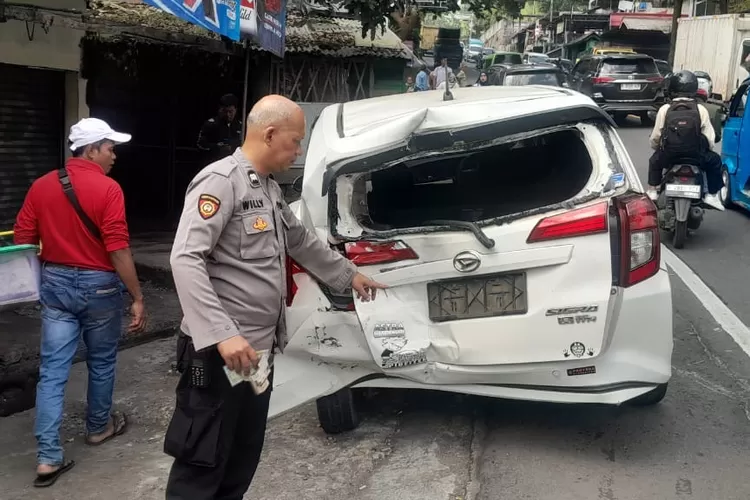 Kecelakaan beruntun terjadi di Jalur Puncak, Kabupaten Bogor, Rabu, 17 Juli 2024. Sepanjang 2024, sedikitnya, 324 orang meninggal akibat kecelakaan di Kabupaten Bogor sepanjang 2024. (Polres Bogor)