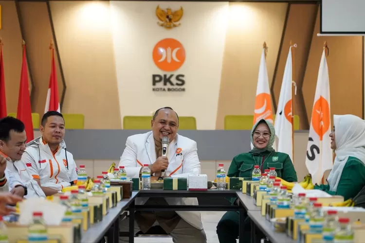 Ketua DPD PKS Kota Bogor bersama ketua DPC PKB Kota Bogor Siti Fatimah (dok pribadi)