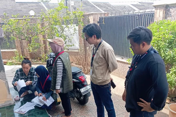 Jelang Pilkada 2024 Kabupaten Karawang, Panwascam Kotabaru terus melakukan pengawasan melekat dalam tahapan coklit (Samsudin)