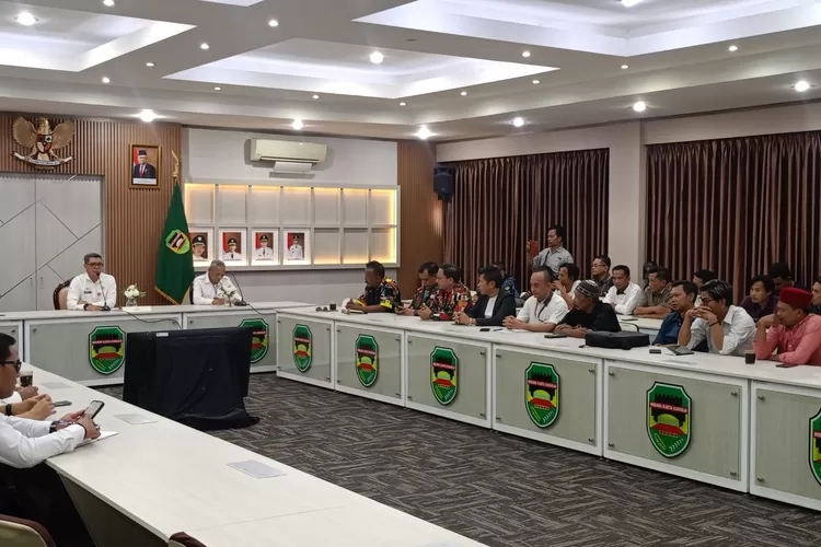 Dianggap bodong, warga Sukatani minta Pemkab Purwakarta menindak tegas adanya pembangunan gedung Universitas Kartamulia (Aik)