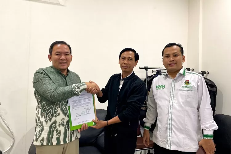 Dokter Rayendra menerima surat tugas maju di Pilkada 2024 Kota Bogor dari DPP PPP. 