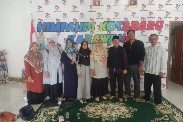 Para pengurus Himpaudi kecamatan Kotabaru Karawang saat memberikan klarifikasi (Karawang)