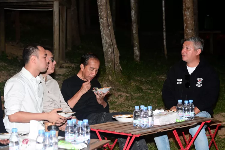 Raffi Ahmad, Gading Marten bersama para pegiat seni dan influencer makan bareng Presiden Jokowi di IKN, Minggu, 28 Juli 2024. (BPMI Setpres/Muchlis Jr)