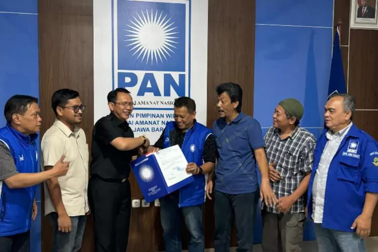 Tak kurang dari tiga orang bakal calon bupati Bekasi diundang ke DPD PAN Jawa Barat (Jabar), salah satunya Pj Bupati Bekasi Dani Ramdan (Adien)