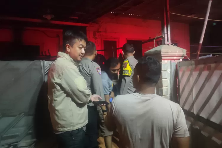 Kebakaran hebat melanda satu unit rumah di Perumahan Limuspratama Regency, Desa Limusnunggal, Kecamatan Cileungsi, Kabupaten Bogor. (Polres Bogor)