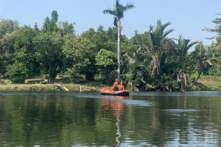 Tim SAR gabungan melakukan pencarian korban tenggelam di Situ Citatah, Kecamatan Cibinong, Kabupaten Bogor. (Polsek Cibinong)