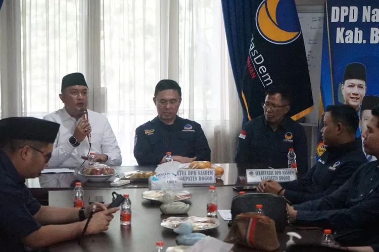 Bakal calon bupati Bogor dari Partai Gerindra saat silaturahmi ke DPD Nasdem Kabupaten Bogor, Rabu, 7 Agustus 2024. (Arifin)