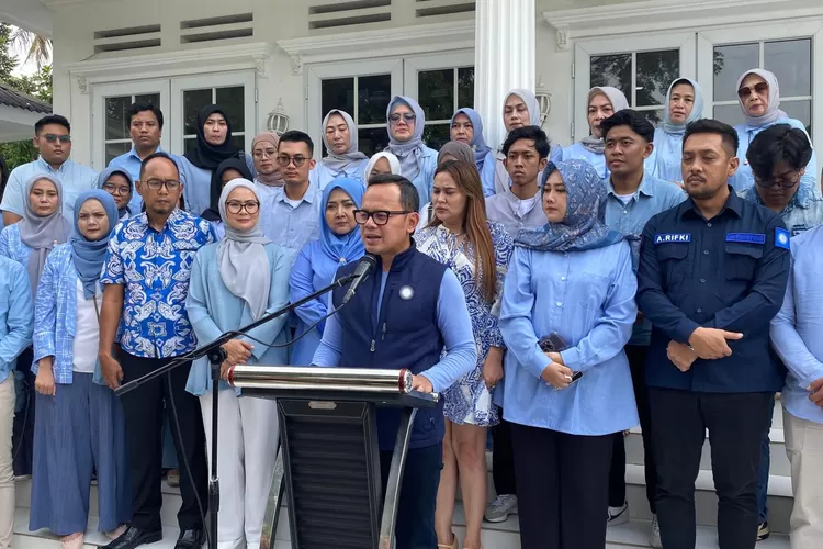 Politisi PAN Bima Arya batalkan niat maju di Pilgub Jabar 2024 dan mendukung Dedi Mulyadi yang diusung KIM. (Fadli/Metropolitan)