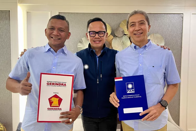 Ditemani Bima Arya, bakal pasangan calon Dedie Rachim dan Jenal Mutaqin menerima rekomendasi dari DPP PAN maju Pilkada Kota Bogor (dok pribadi)