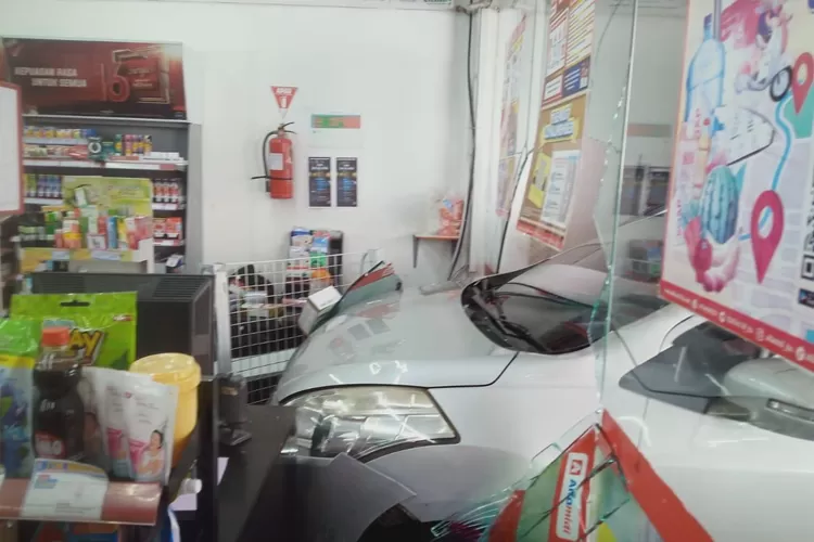 Kecelakaan lalu lintas terjadi di Puncak, Cisarua, Kabupaten Bogor. (Polres Bogor)