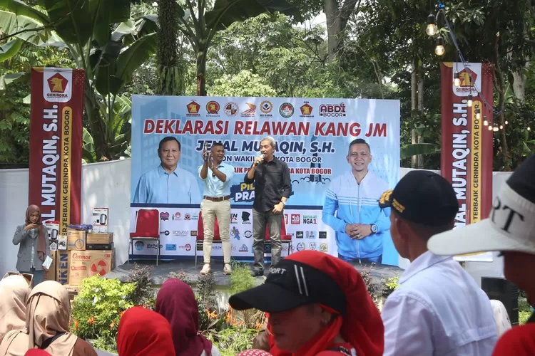 Dedie A Rachim memberikan sambutan dalam kegiatan peresmian posko pemenangan Jenal Mutaqin. (Fadli/Metropolitan) 