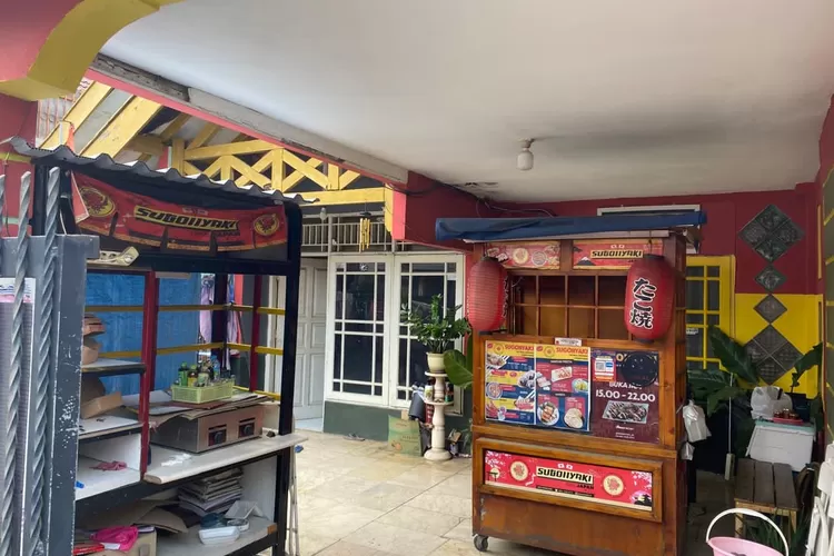 Toko takoyaki di Cikaret, Kecamatan Cibinong, Kabupaten Bogor, yang menjadi sasaran pencurian. (Devina)