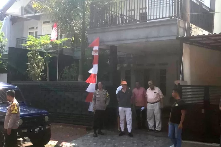 Suasana kediaman SD, eks pegawai BPOM tersangka kasus pemerasan Rp3,49 miliar di Perumahan Taman Yasmin Bogor. (Rifal/Metropolitan) 
