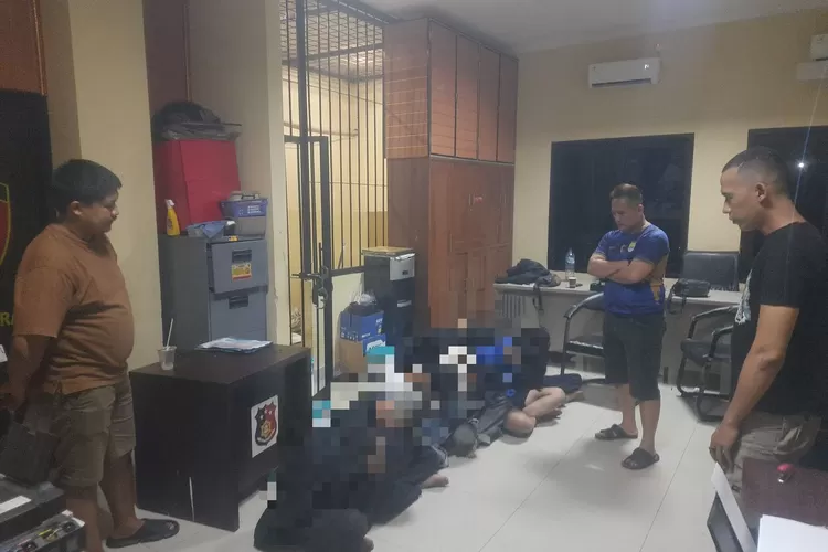 Diduga hendak lakukan aksi tawuran, belasan anggota geng motor berhasil diamankan petugas Satreskrim Polres Purwakarta, pada Minggu 11 Agustus 2024. (Dok Polres Purwakarta)