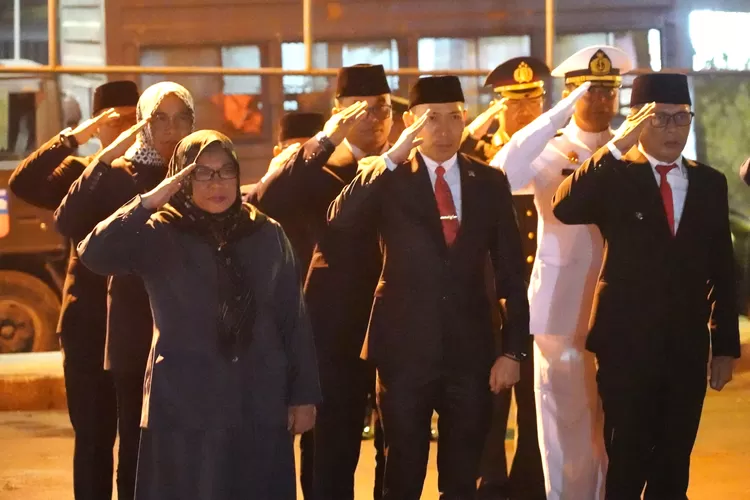 Wakil Ketua III DPRD Kota Bogor Rusli Prihatevy mengikuti kegiatan Apel Kehormatan dan Renungan Suci untuk beri hormat para pahlawan (DPRD Kota Bogor)