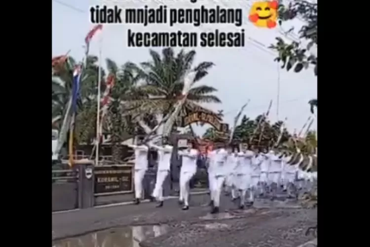 Video momen barisan Paskibraka di Langkat terobos jalan becek dan berlumpur (Foto: Tangkapan layar X @Heraloebss)