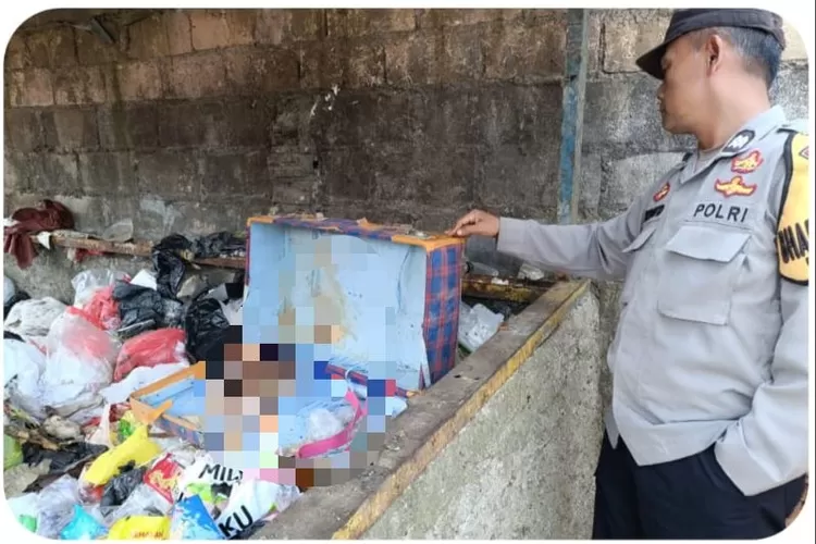 Polisi menunjukan lokasi tempat penemuan mayat bayi di tempat sampah di Cigombong, Kabupaten Bogor. (Polres Bogor)
