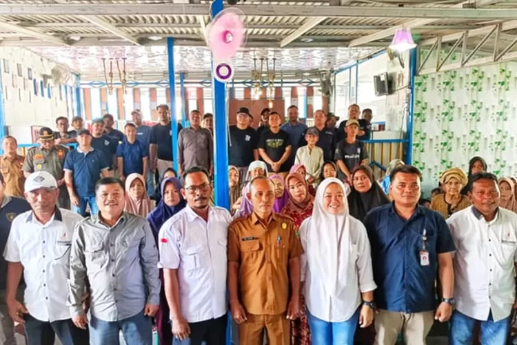 Dalam rangka kirab Pilkada Karawang tahun 2024, PPK Cibuaya menggelar sosialisasi Forum Warga yang dihadiri berbagai elemen warga (Samsudin)