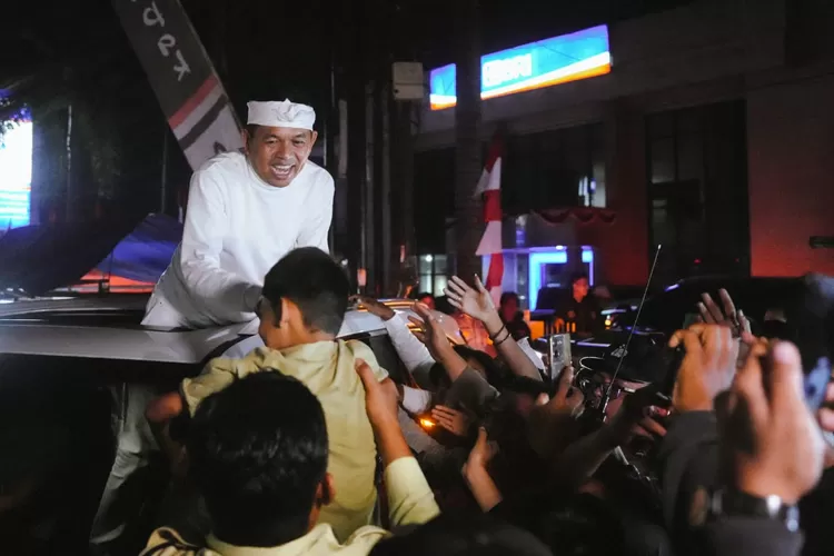Dedi Mulyadi saat menghadiri acara KDM Menyapa Jabar Istimewa di Alun-alun Majalaya, Kabupaten Bandung, Senin 20 Agustus 2024 malam. (Lembur Pakuan)