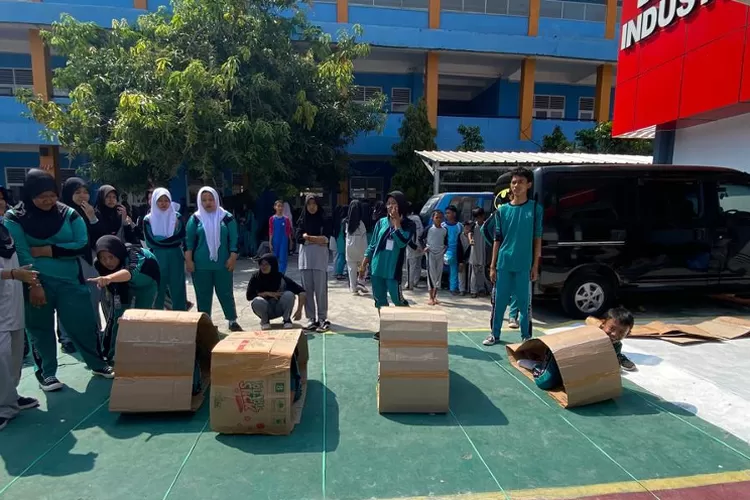 Dalam rangka merayakan HUT RI ke 79, SMP Muhamaddiyah Cikampek menggelar perlombaan untuk menumbuhkan jiwa nasionalis bagi pelajar (Samsudin)