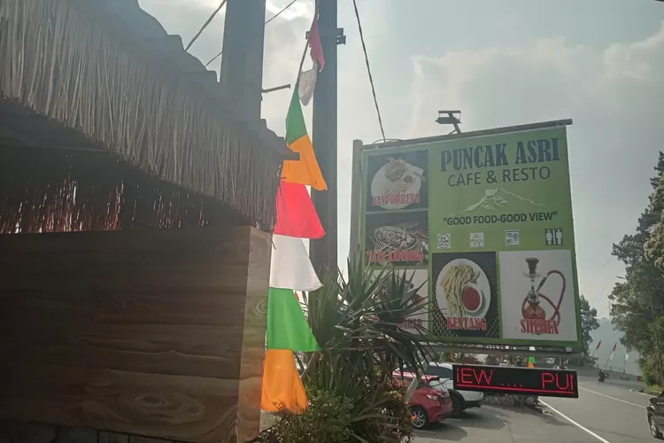 Pemilik Resto and Cafe Puncak Asri bersama warga Cibulao akan menggugat Pj Bupati Bogor terkait pembongkaran PKL yang dianggap tak manusiawi. (Rizal)