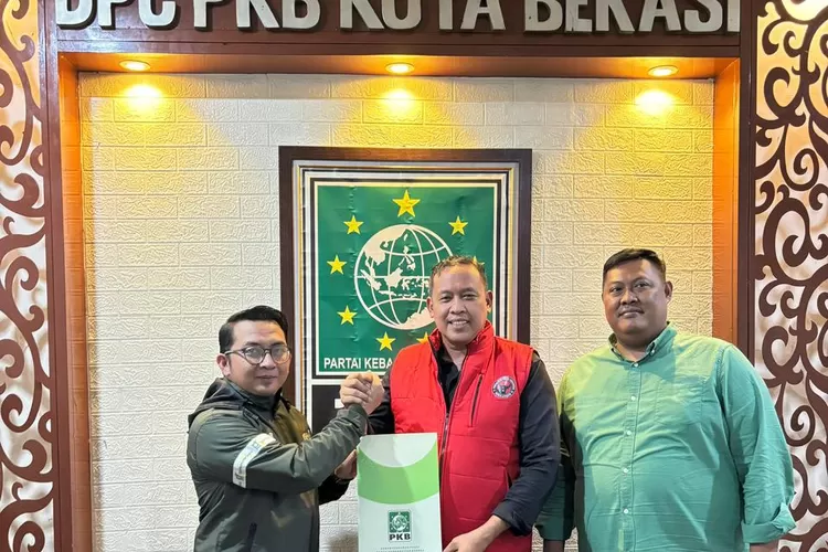 PKB resmi serahkan B1 KWK buat Tri Adhianto, siap mendukung penuh pencalonan Tri Adhianto di Pilkada Kota Bekasi 2024 (Adien)